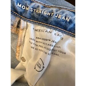 American Eagle Mom Straight Jeans Size 2 Ripped‎ Distressed Stretch Denim